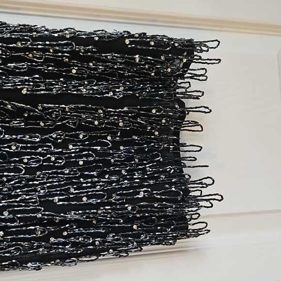 🪩 Gorgeous Beaded Top Shop Tank 🎉 - Picture 3 of 10